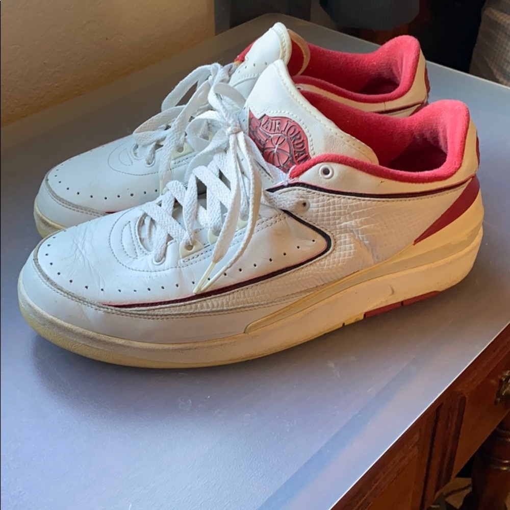 Jordon Two Retro Low White Varsity Red